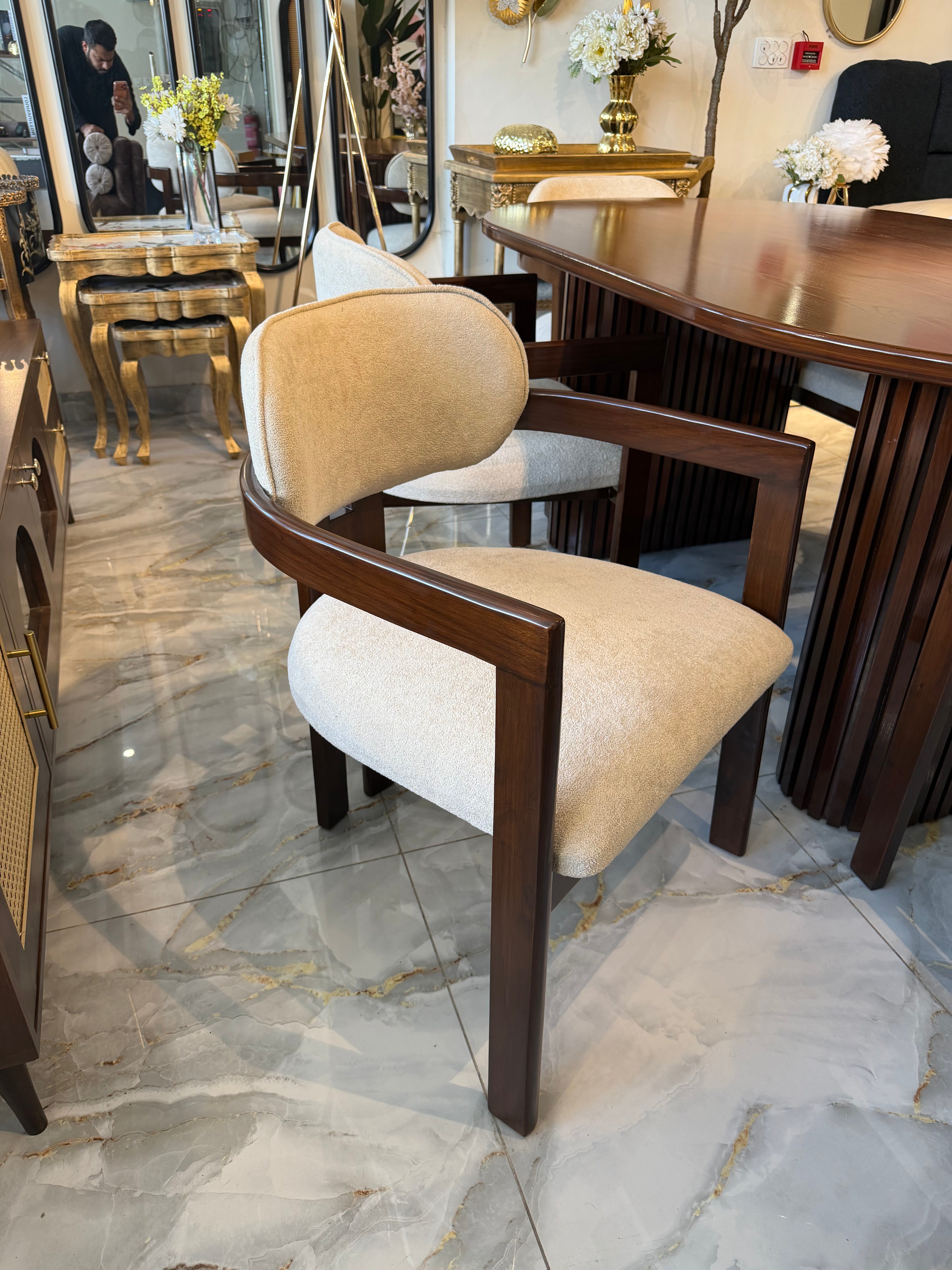 Salena Dinning Table Zamahomestores
