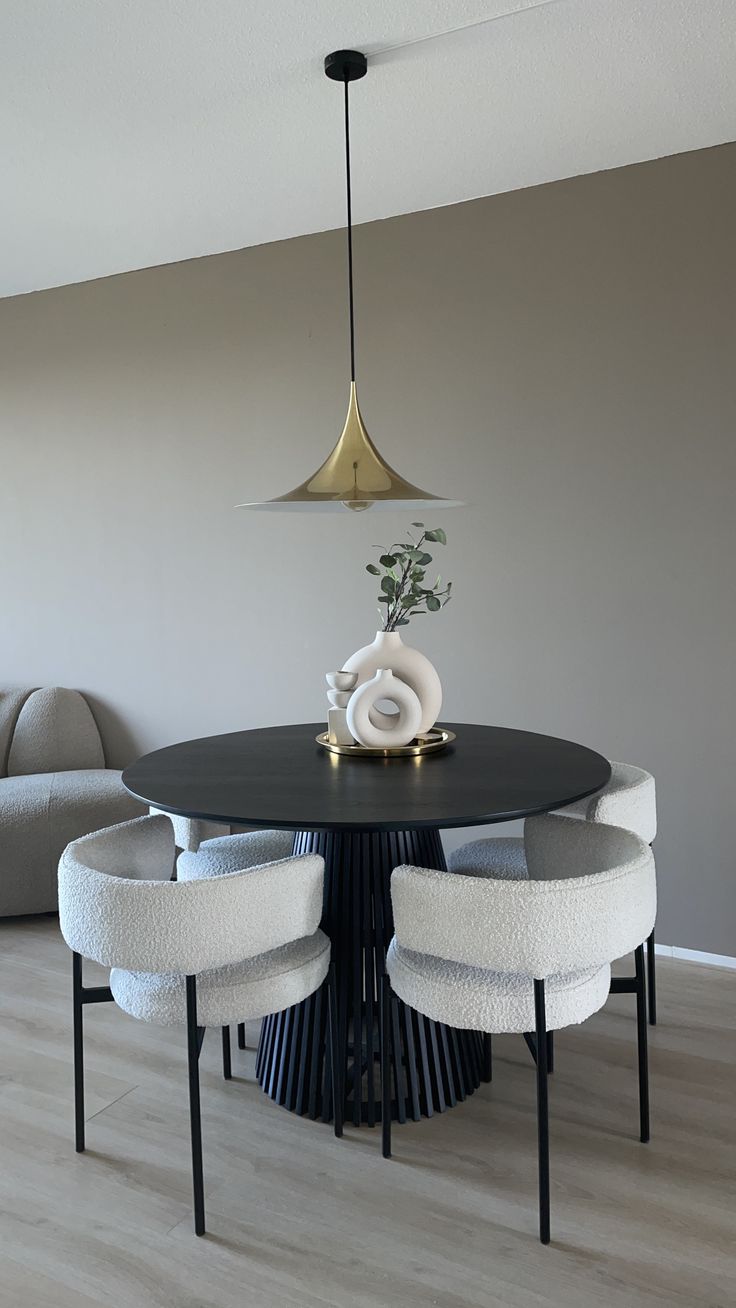 Chase Dinning Table Zamahomestores
